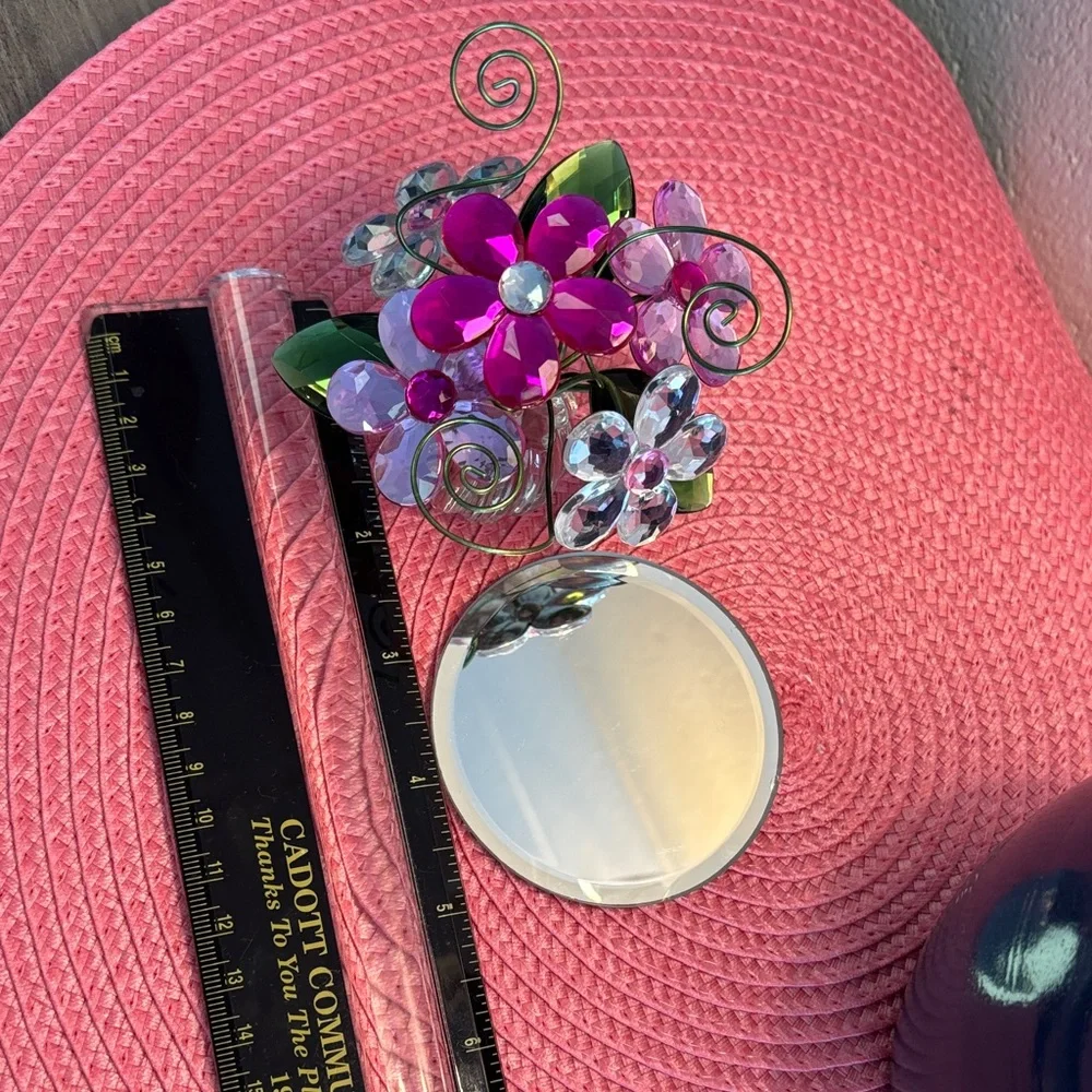 🌸Floral🌸Crystal with‎ Pink and Green Accents Includes Mirror Plate